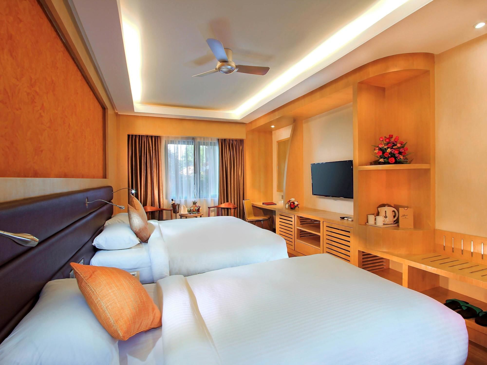 Mercure Yangon Kaba Aye Екстер'єр фото
